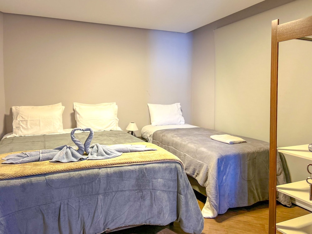 Casa com 4 Su tes Jacuzzi e Lareira Externa