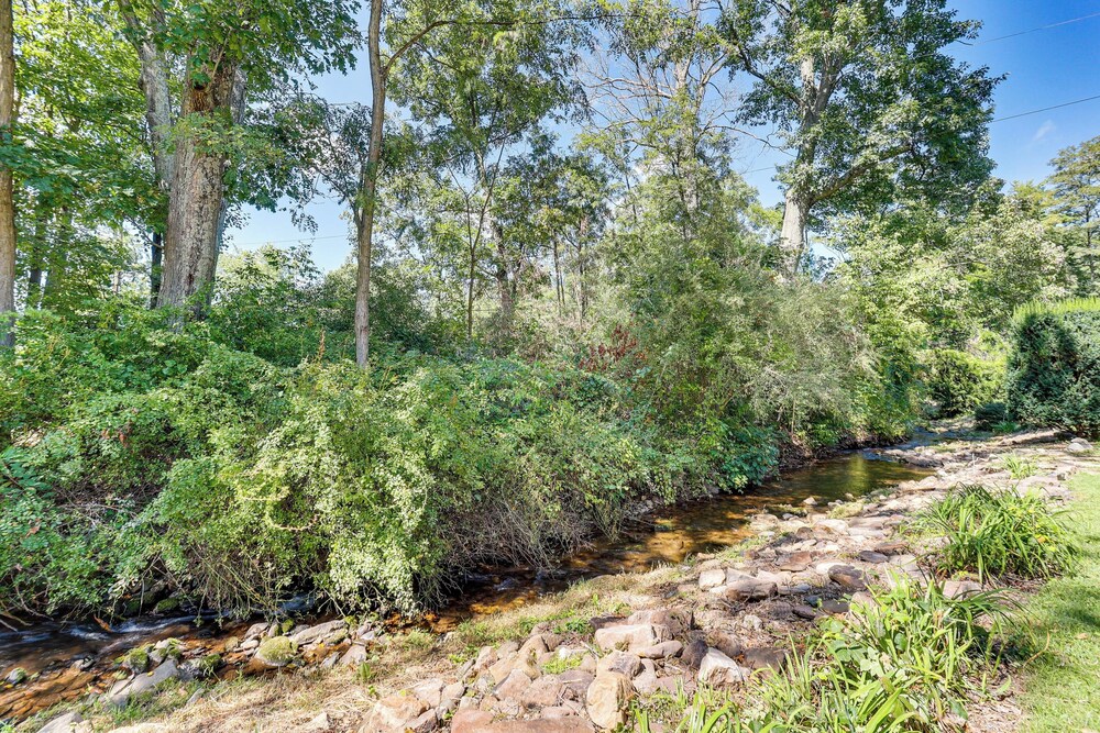 15 Mi to Penn State: Hideaway w/ Fire Pit!
