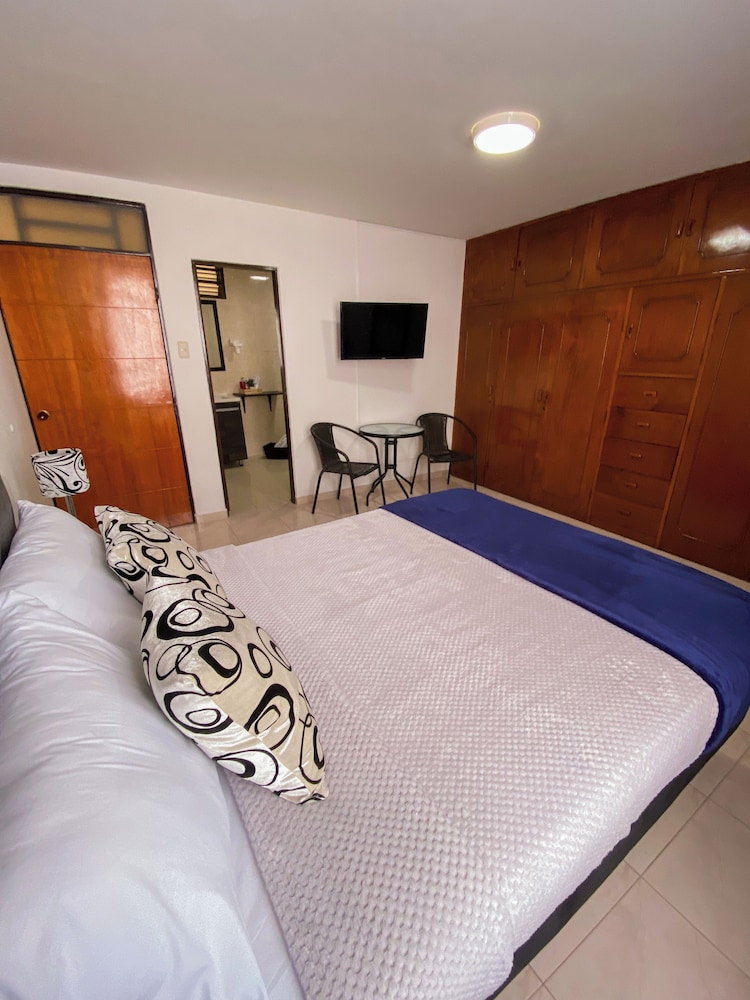 Hostal CaliView Inn
