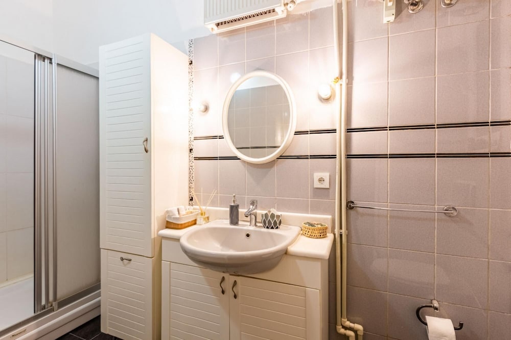 Missafir Historical Flat With Sea View in Beyoglu