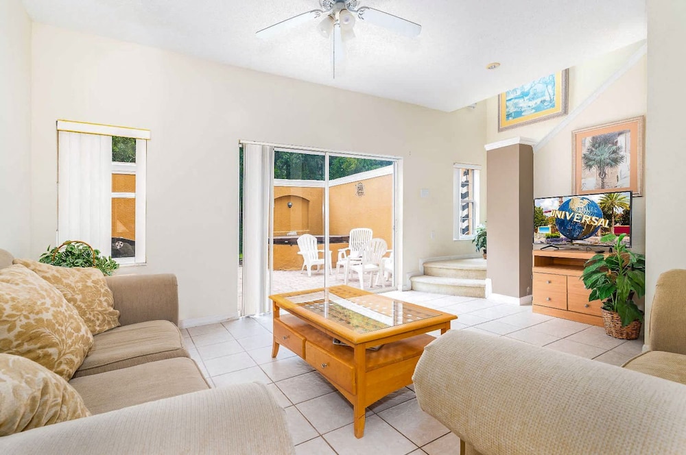 Stylish 3BR Townhouse 15 min to Disney Parks