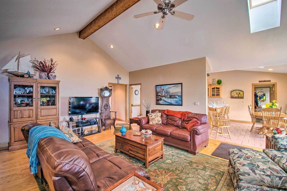 Large Family Home w/ Deck & Yard on Lake Huron