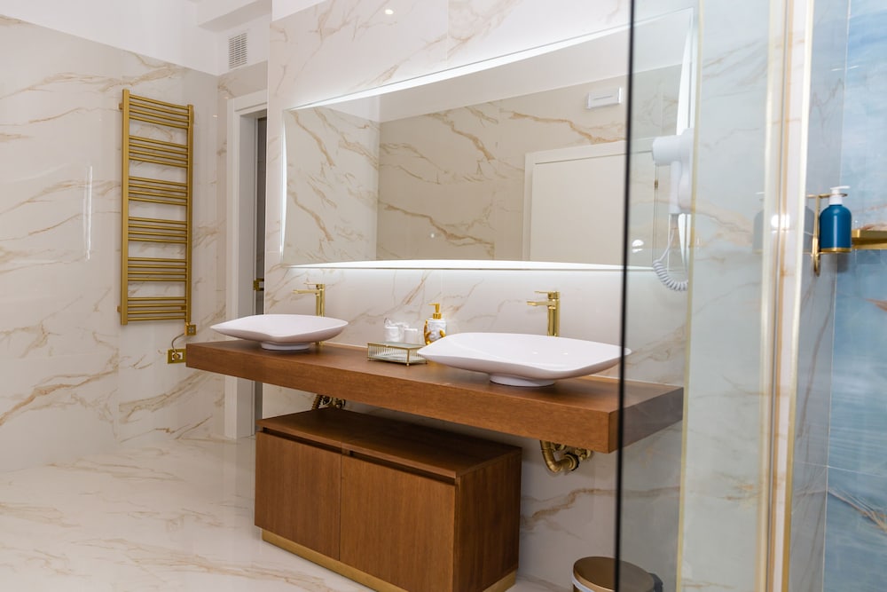 Golden palace luxury guest house