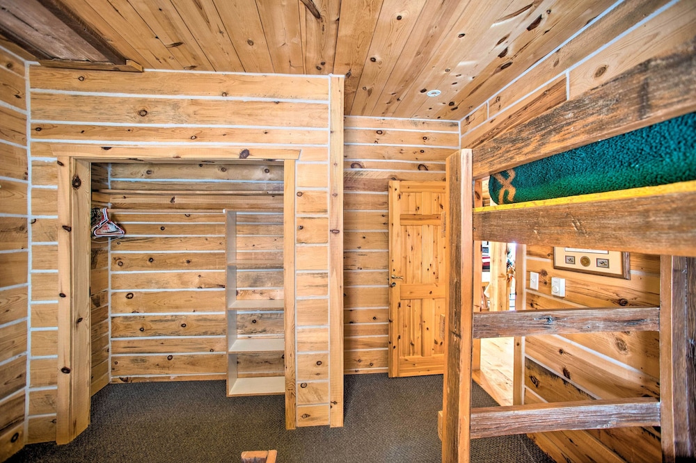 The Lodge in Powersville w/ Game Room & Fire Pit