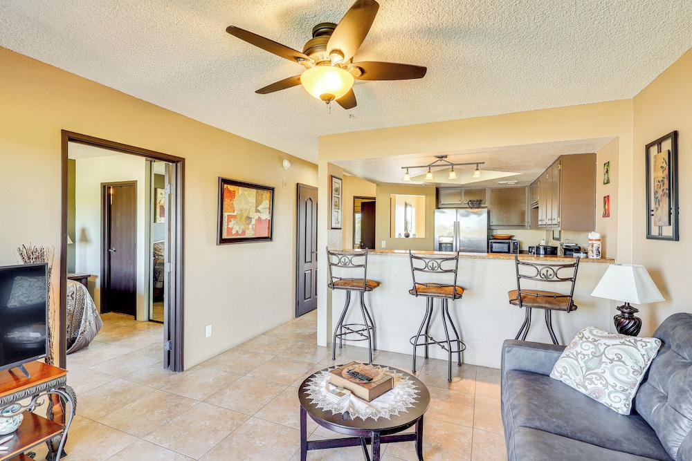 London Bridge Views: Havasu Condo on Golf Course