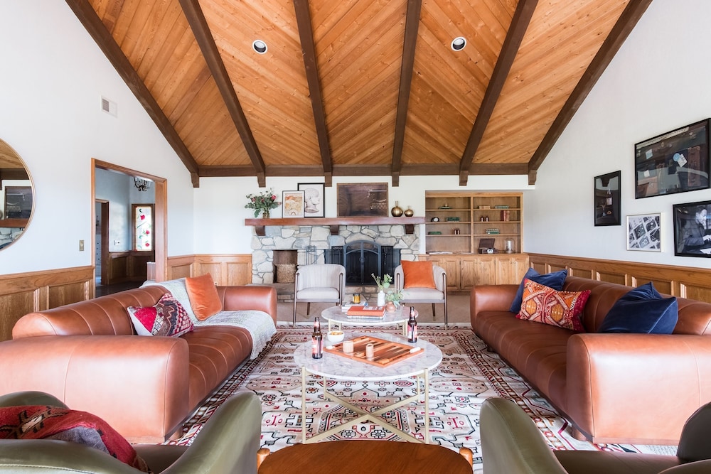 Cathedral by Avantstay Charming Secluded Estate w Sauna Pool Table Views of the Rolling Hills