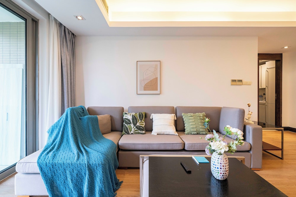 Tyms Modern 1BR 1BA Suite Xujiahui Shops