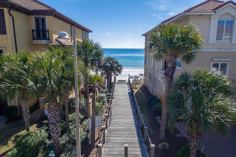 Emerald Enchantment 4 Bedroom Holiday Home by Five Star Properties