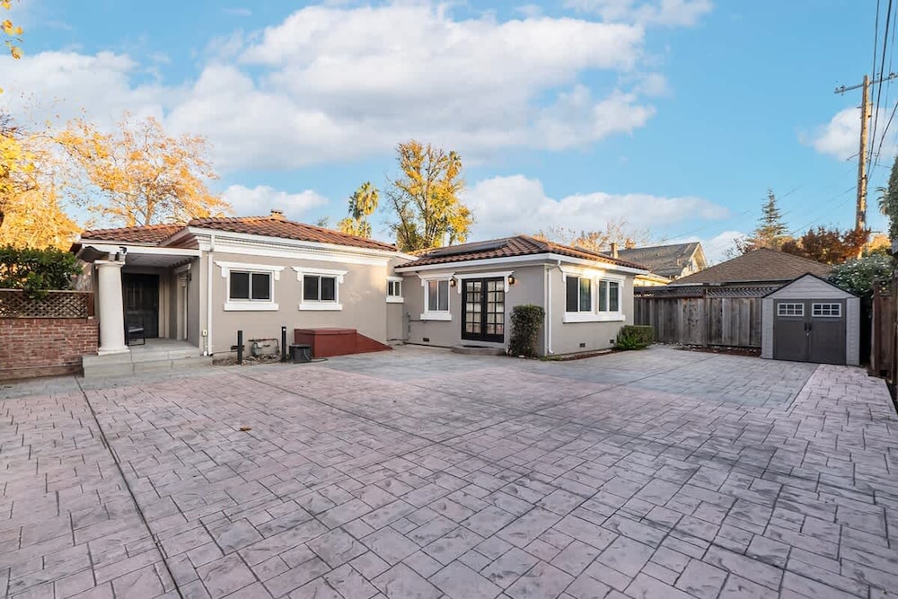 Stunning House wt 6Br 5bth SJ