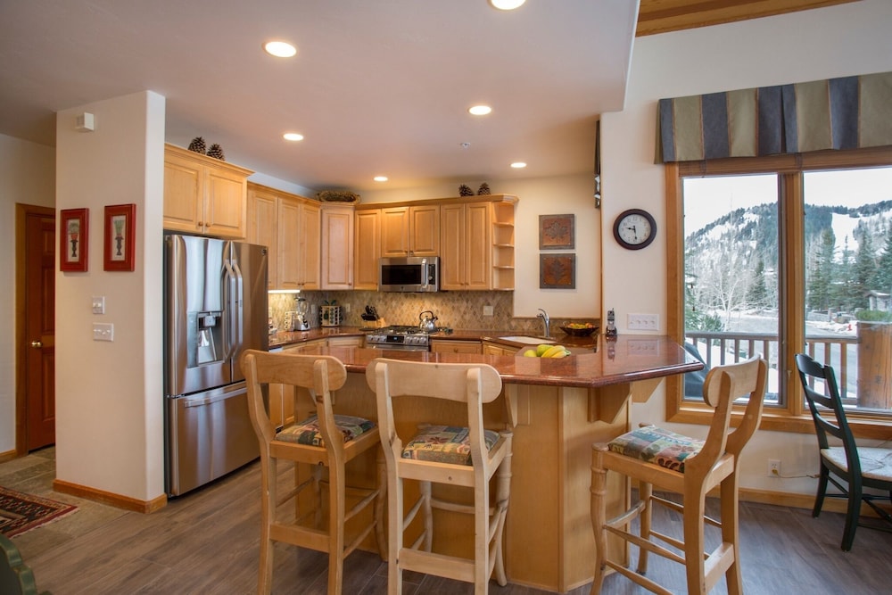 Double Eagle at Deer Valley Resort - Three Bedroom Condo with Hot Tub #17 3 Condo