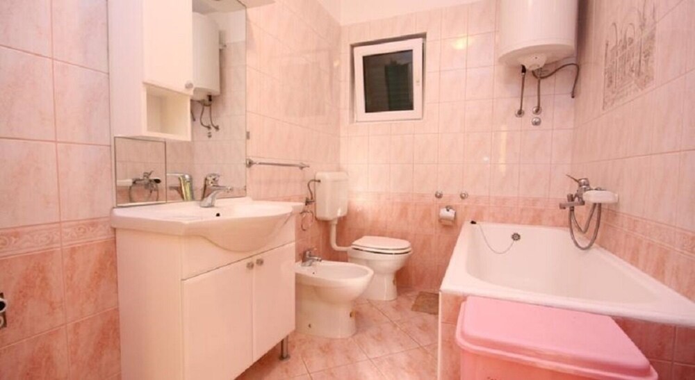 Per - Comfortable Family Apartments - A1 view 5