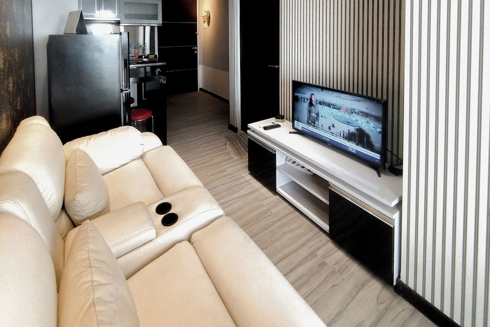 Monochromatic Modern 1Br At Tamansari Prospero Sidoarjo Apartment