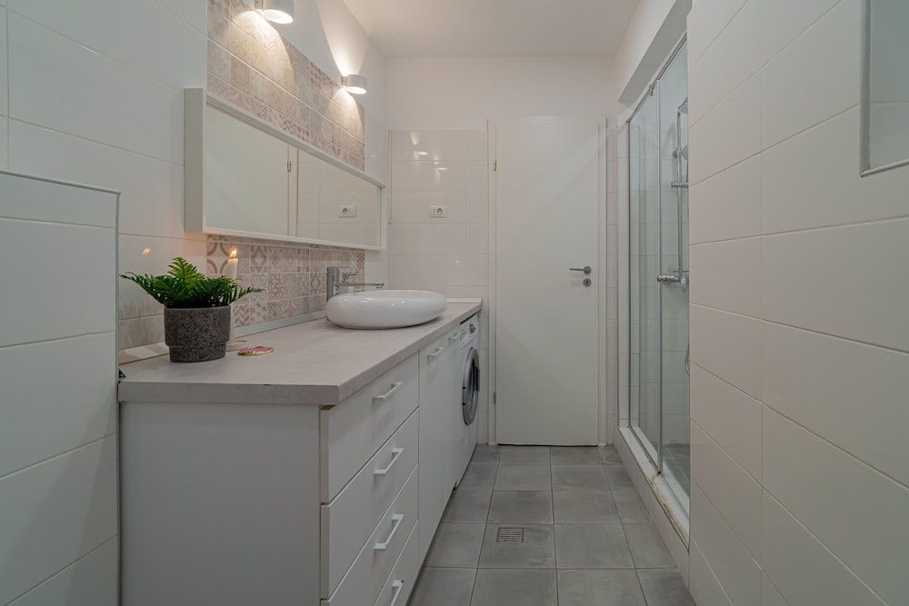 4BR Sanctuary - Near Cismigiu Park Universitatii