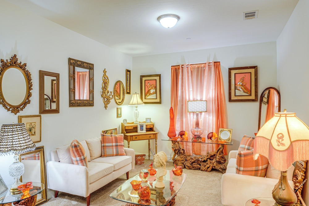 4 Mi to Csub Campus: Spacious Home w/ Yard