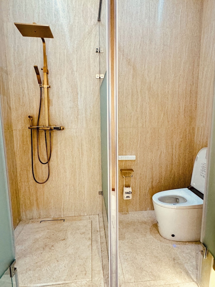 QING Luxury Campground Hotel