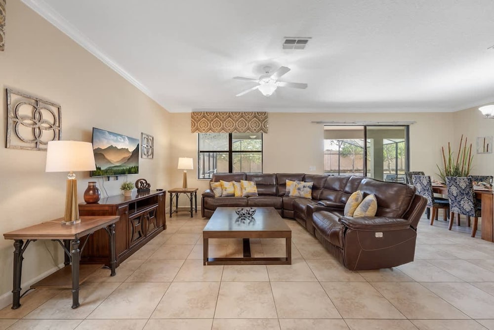 Cozy Comfortable 9BR Retreat in Champions Gate