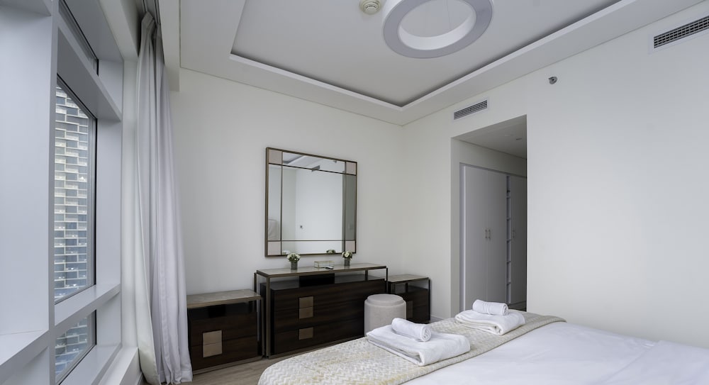 Stunning 2 BR in the heart of Downtown