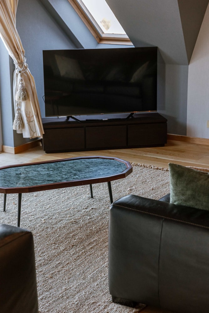 Huswell - Comfortable Apartment With Scenic Views