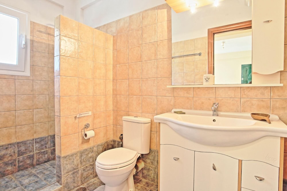Mattheos House in Kalami view 5