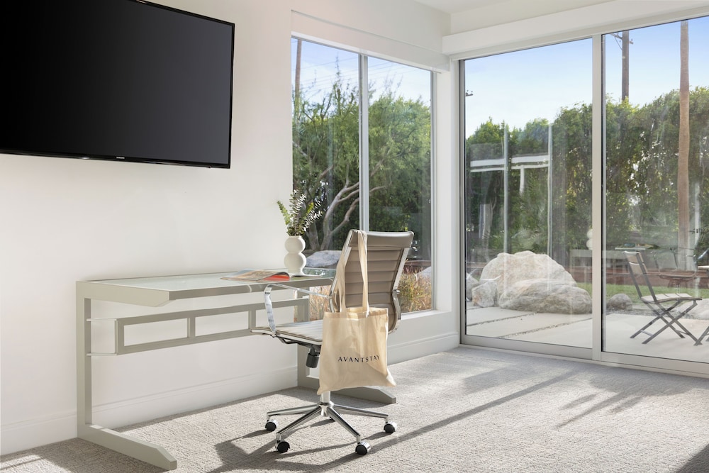 The Polo Villas by AvantStay – Modern Oasis Near Empire Polo Club