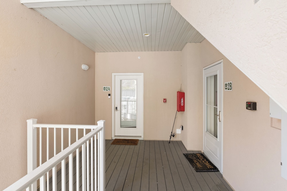 Central Location, Pool Access & Breathtaking Views