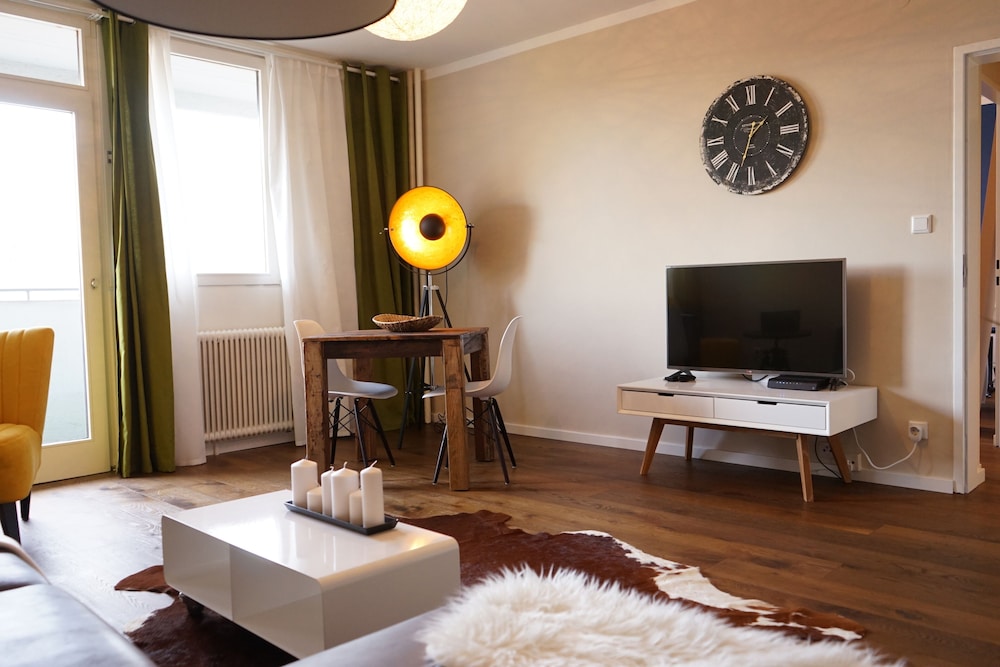 YoHome - Stylish New City Apartment