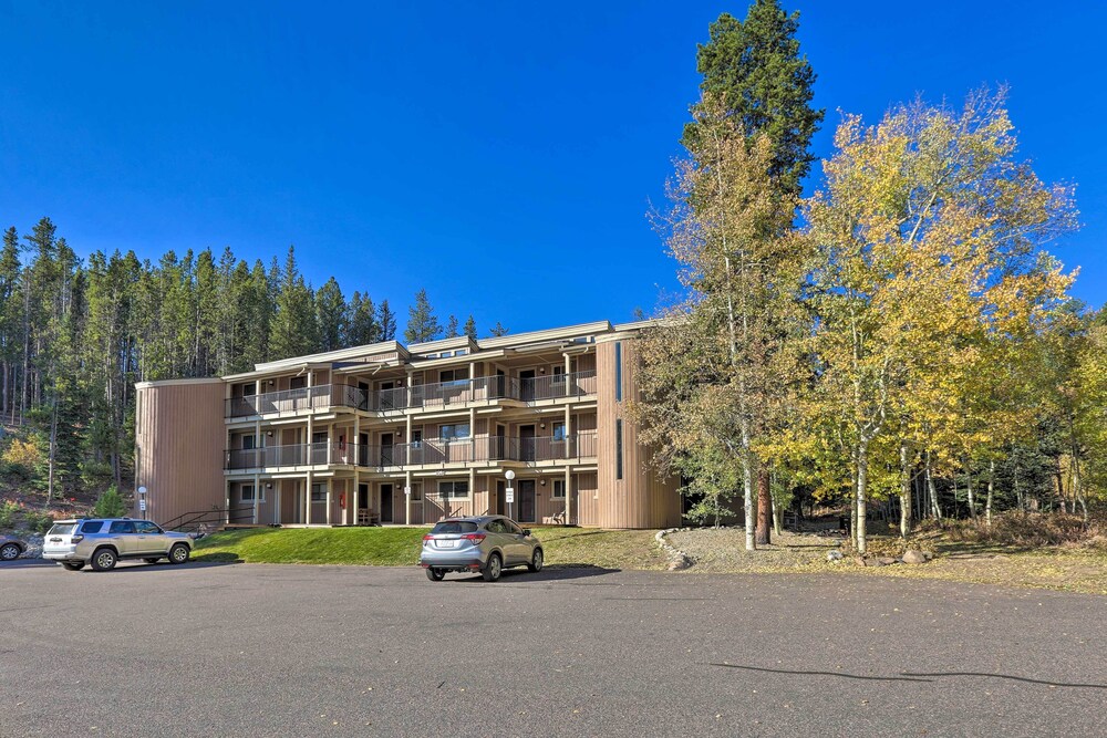 Winter Park Condo w/ Pool ~ 3 Mi to Ski Resort