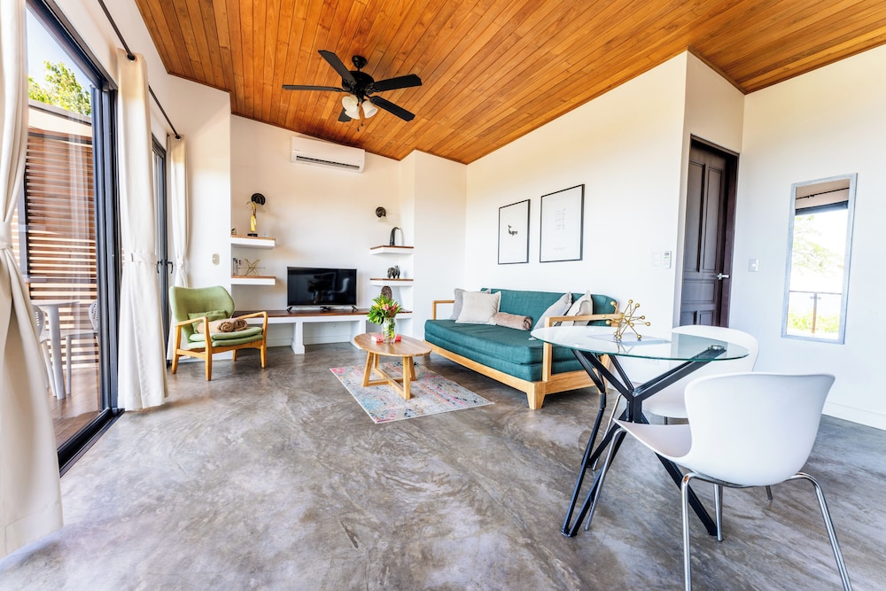 Sea View Paradise Retreat by Sea N' Rent