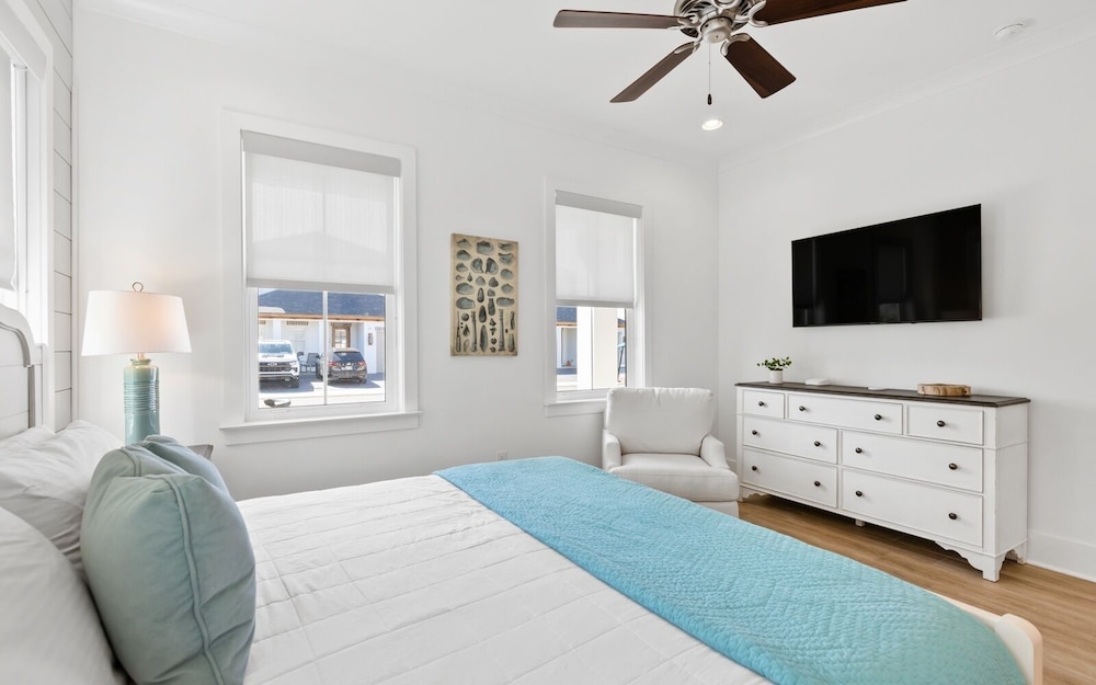 5BR Home w/ Private Heated Pool, Golf Cart, 4 Bikes, Near 30a!