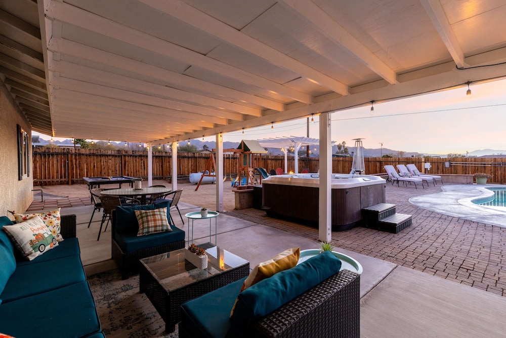 Desert Oasis Cozy Comfort Meets Outdoor Luxury