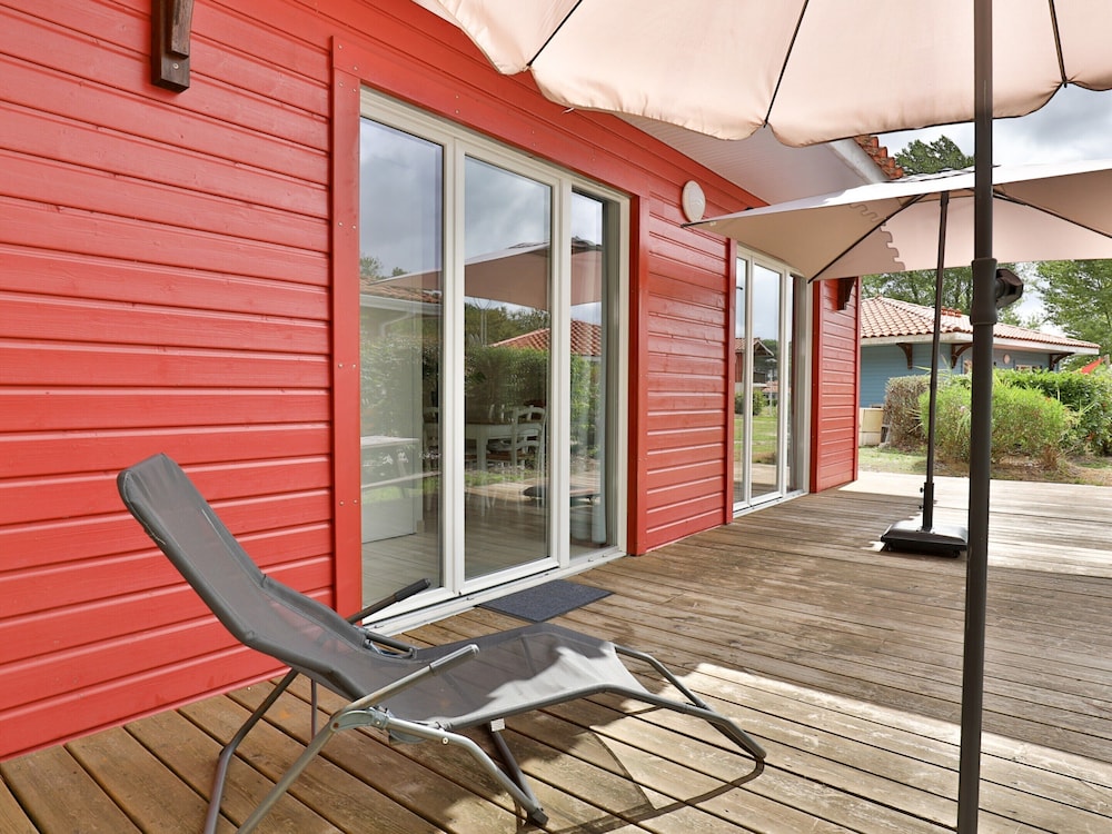 Stylish Villa in Parentis-en-born