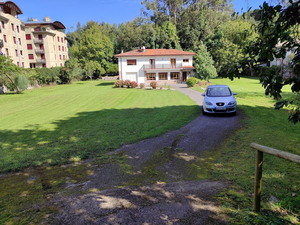 Charming 6-bed Chalet in Llanes view 5