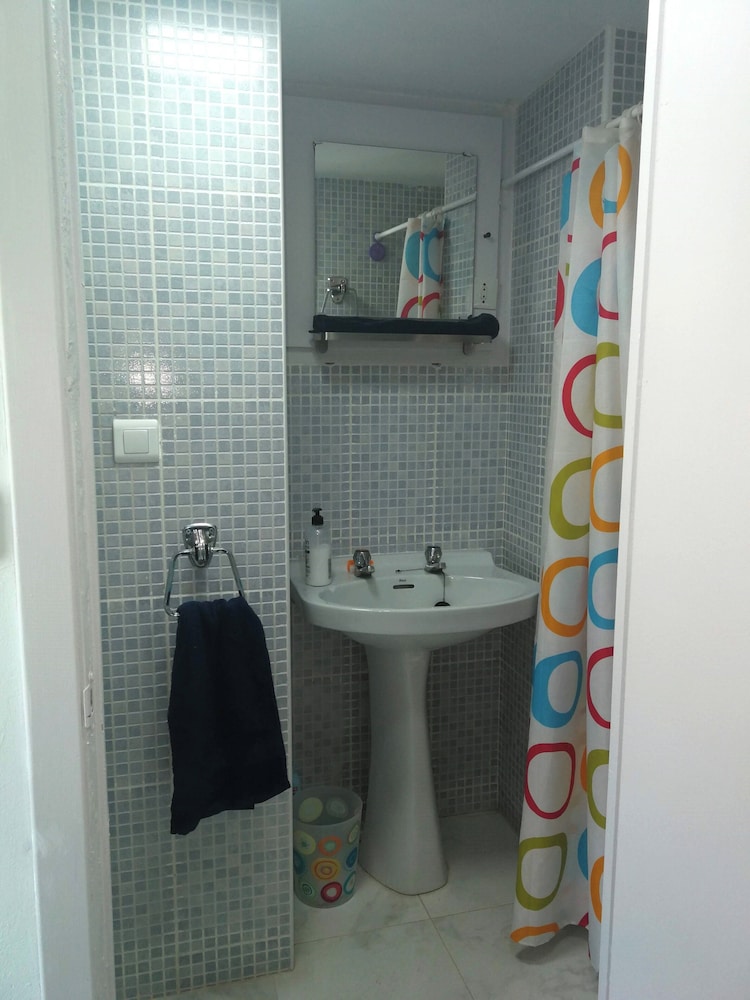 2 Bed Villa - Sleeps 5 - Private Pool & Garden