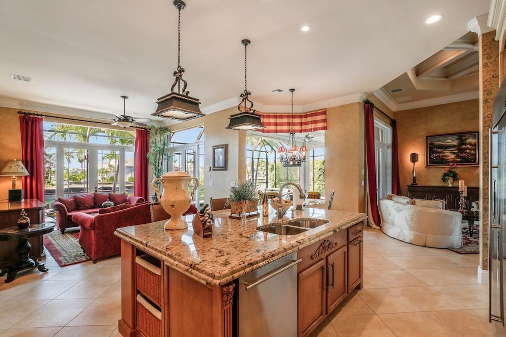WIN1288 4 Bedroom Holiday Home by Marco Naples Vacation Homes