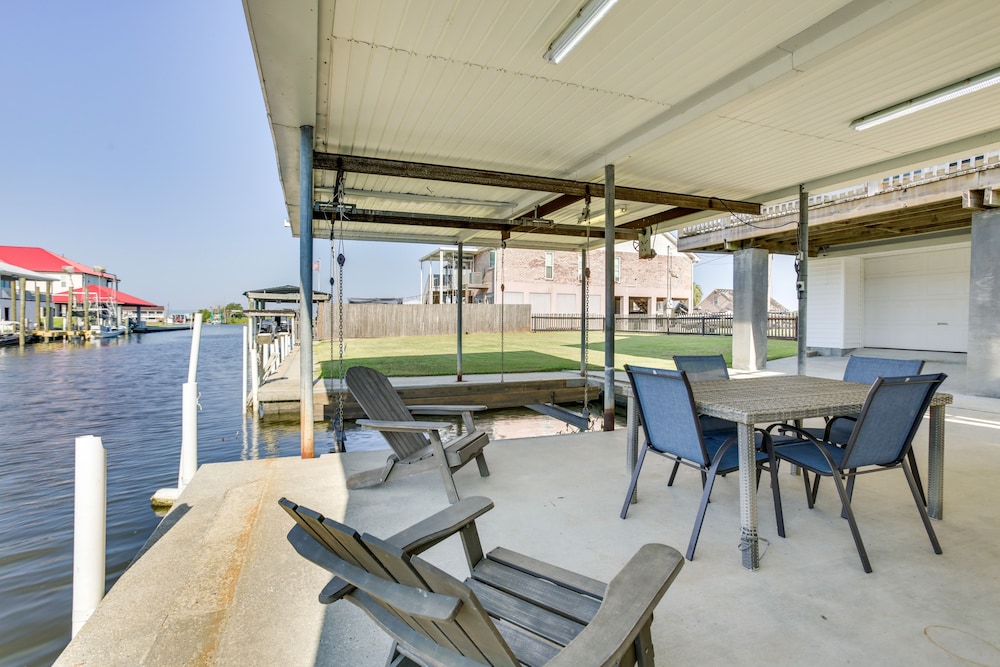 Bayou Bliss: Barataria Waterfront Getaway w/ Dock! view 5
