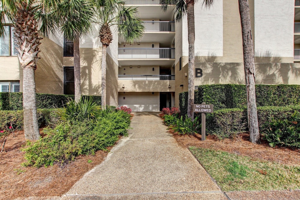 Surf And Racquet Club B149 2 Bedroom Condo