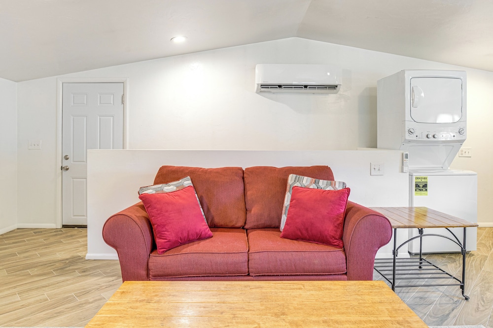 1 Mi to Tennyson St Shops & Eats: Laid-back Apt
