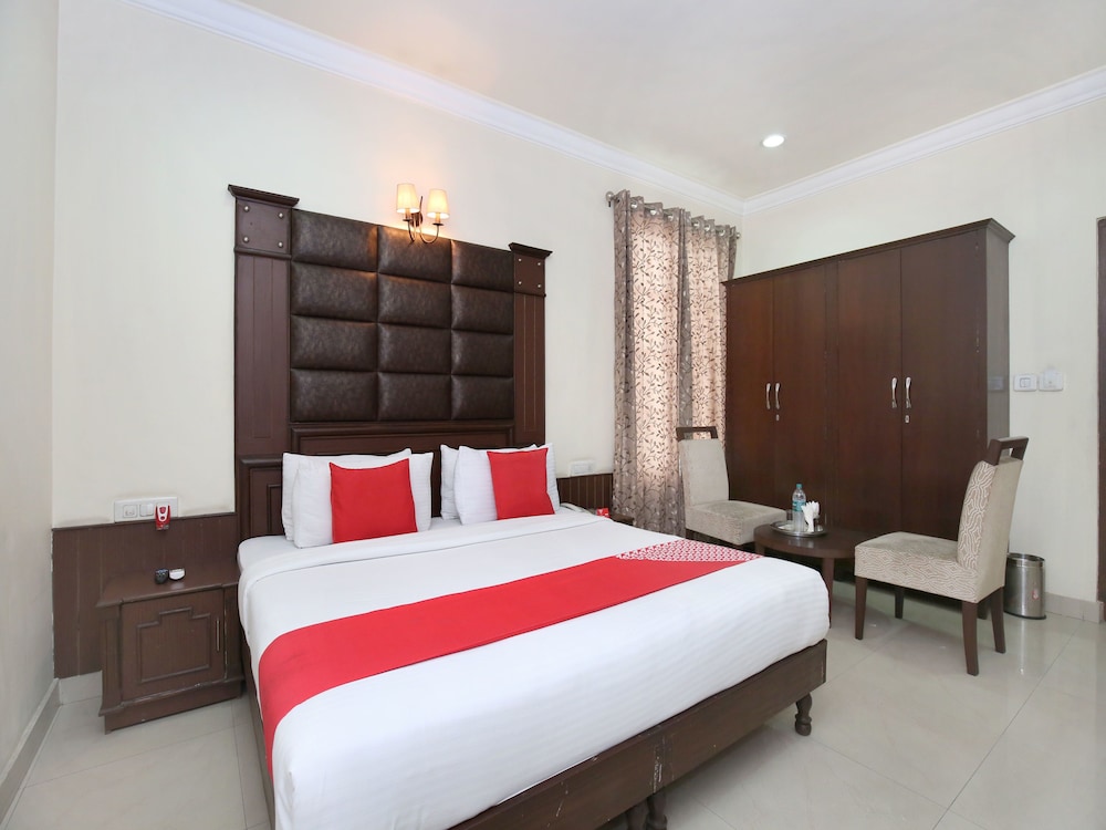 OYO 12989 White Diamond Hotel