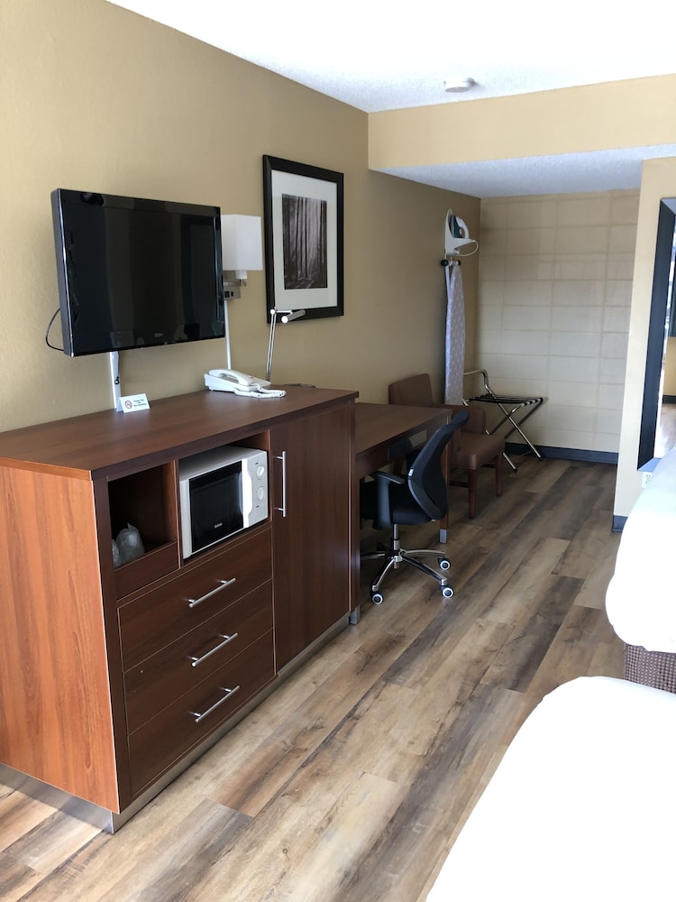 Knight's Inn Motel