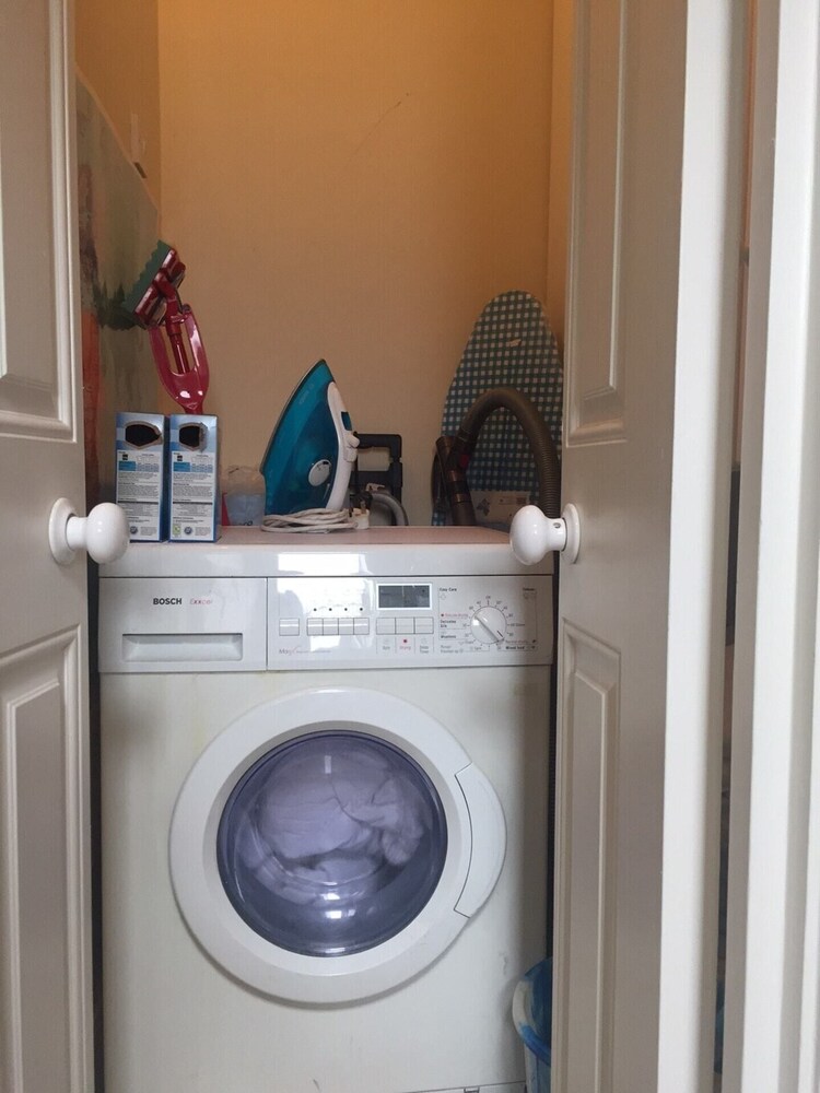 Lovely 2 Bedroom on the Corner of Portobello Road
