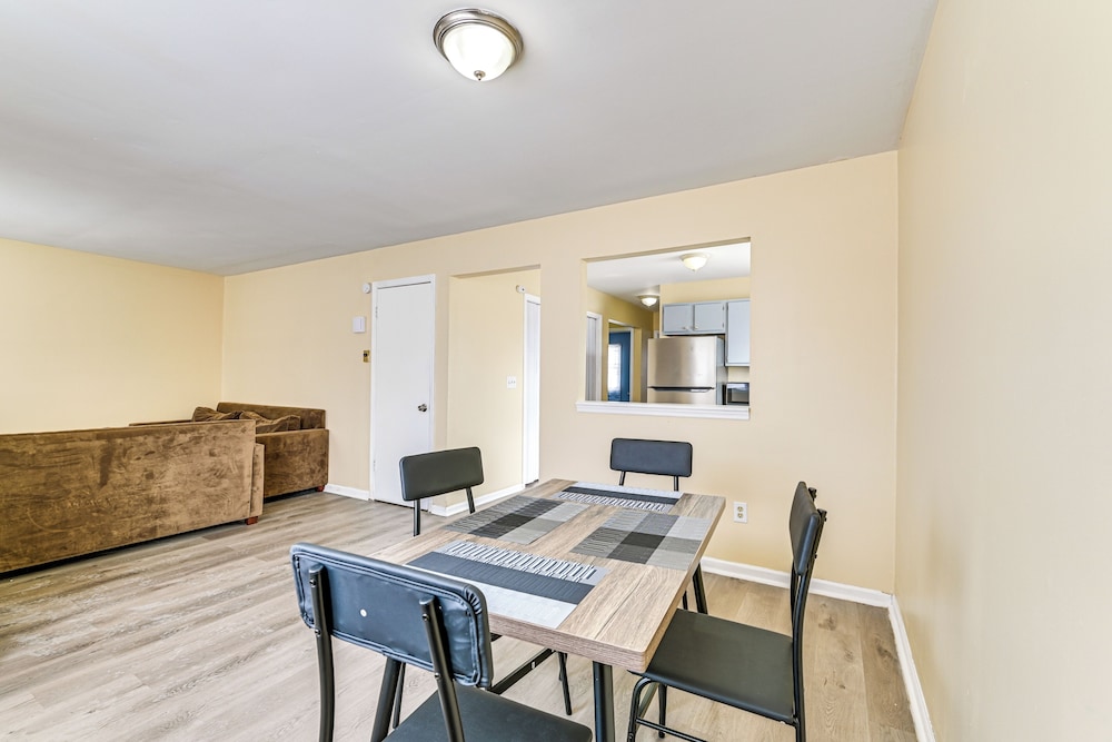 Near Hospitals: Home w/ Yard in Albany!