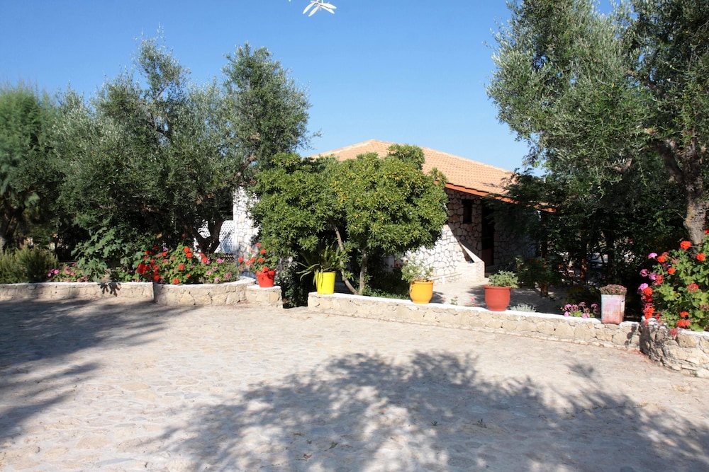 Liuba Houses