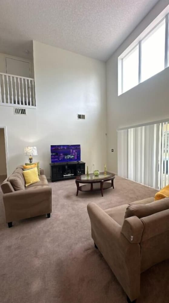 South Facing W/ Private Pool & Spa