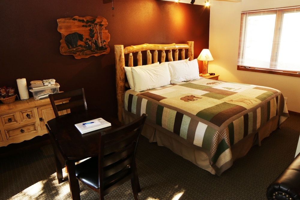 Sunnyside Knoll: 12 1 Bedroom Apts - Property Image 2