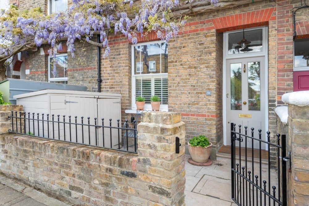 3-bedroom Home in Richmond - Ideal Family Living