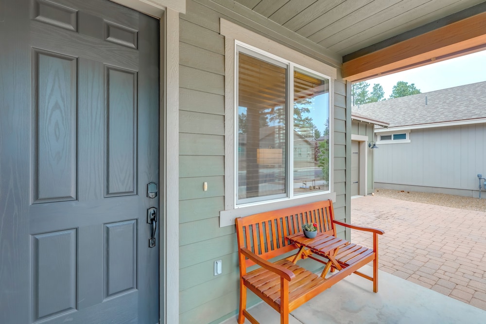 Walk to Flagstaff Urban Trails System: Cozy Home