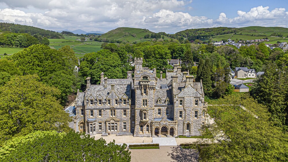 William Tower Suite Stone Cross Mansion