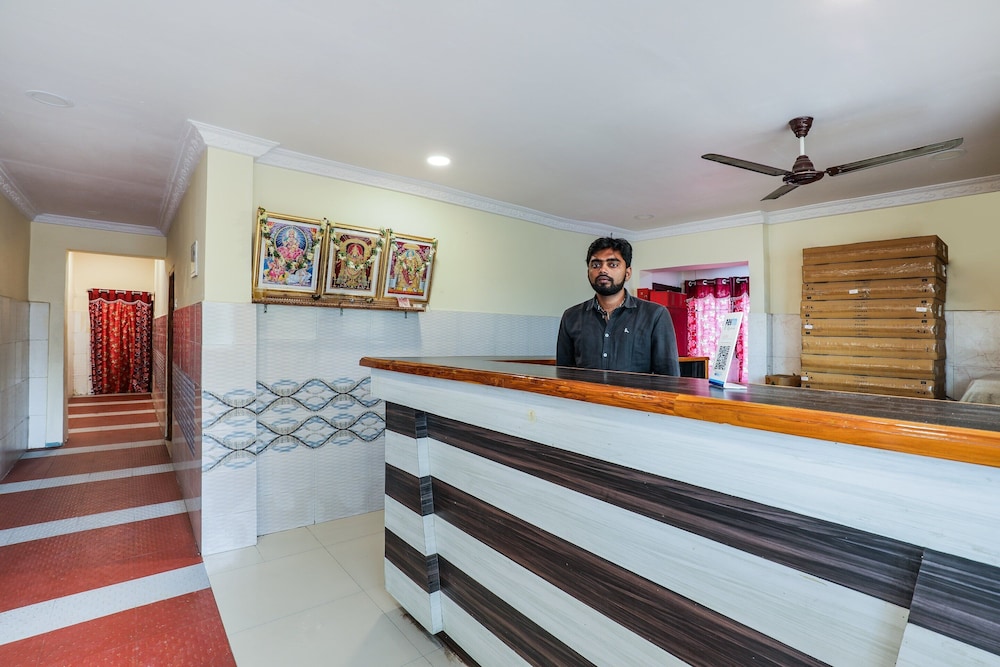 OYO 12973 Hotel Crystal
