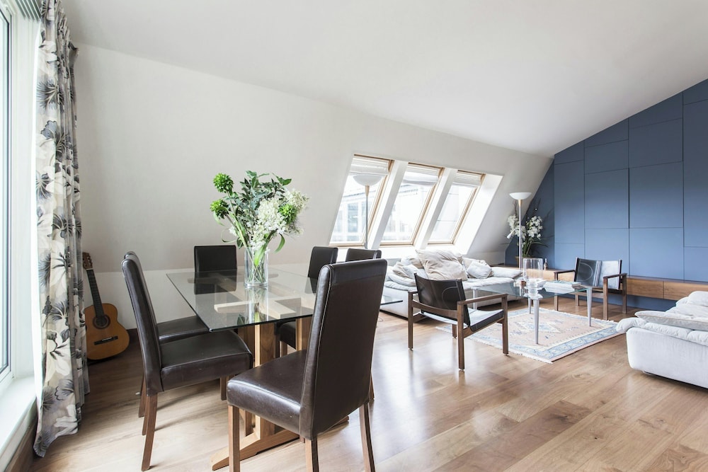 Lambs Conduit Street by Onefinestay