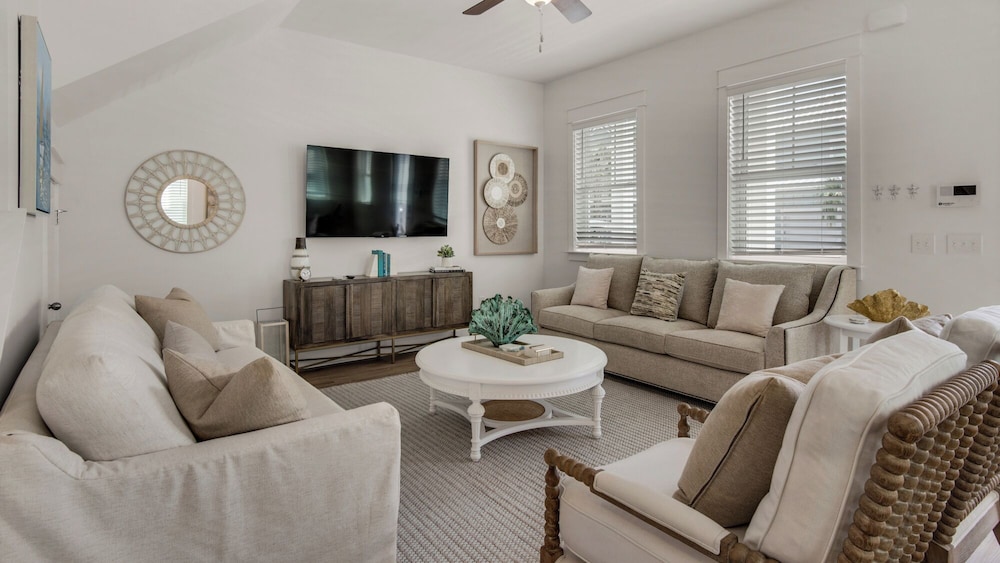 Spacious 4BR With 2 Master Suites, Golf Cart, .3 Miles to Beach - Sleeps 15